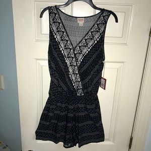 Mossimo black / white romper NWT